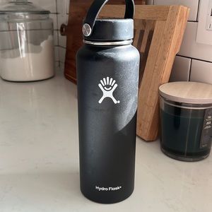 Black 40 Oz Hydro Flask, used once